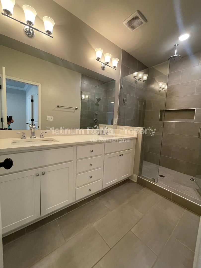 Fabulous, three-bedroom townhome in prime Smyrna/Vinings location by Platinum Property Management Services, Inc. property image