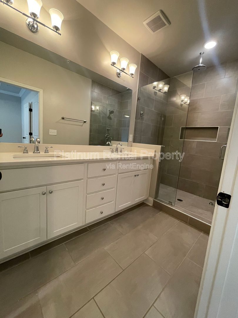 Fabulous, three-bedroom townhome in prime Smyrna/Vinings location by Platinum Property Management Services, Inc. property image