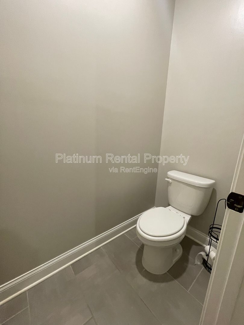 Fabulous, three-bedroom townhome in prime Smyrna/Vinings location by Platinum Property Management Services, Inc. property image