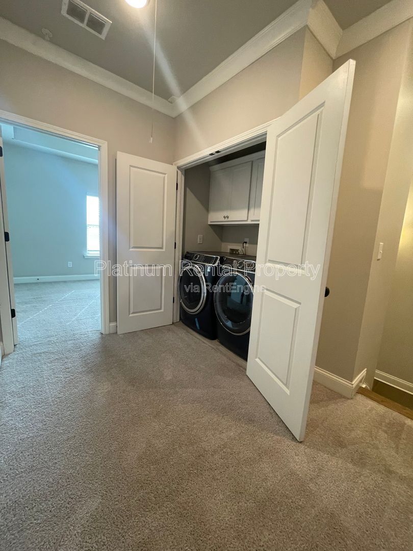 Fabulous, three-bedroom townhome in prime Smyrna/Vinings location by Platinum Property Management Services, Inc. property image