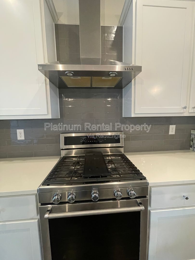 Fabulous, three-bedroom townhome in prime Smyrna/Vinings location by Platinum Property Management Services, Inc. property image