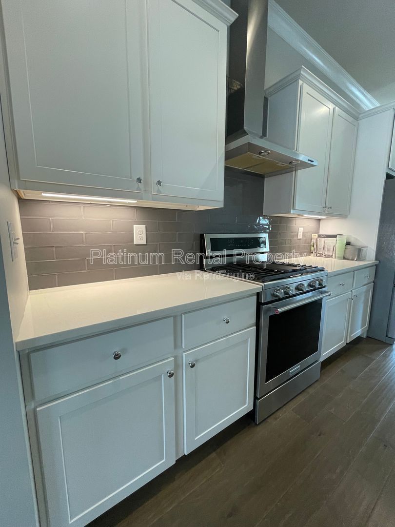 Fabulous, three-bedroom townhome in prime Smyrna/Vinings location by Platinum Property Management Services, Inc. property image