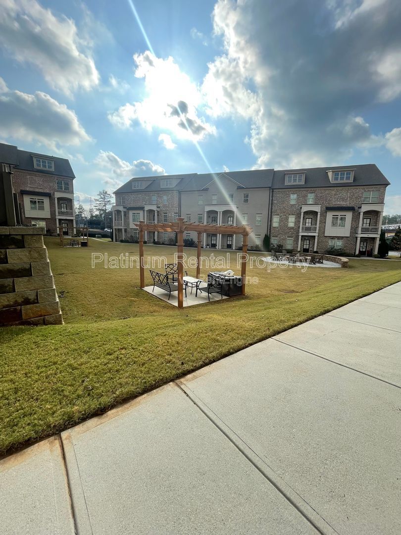 Fabulous, three-bedroom townhome in prime Smyrna/Vinings location by Platinum Property Management Services, Inc. property image