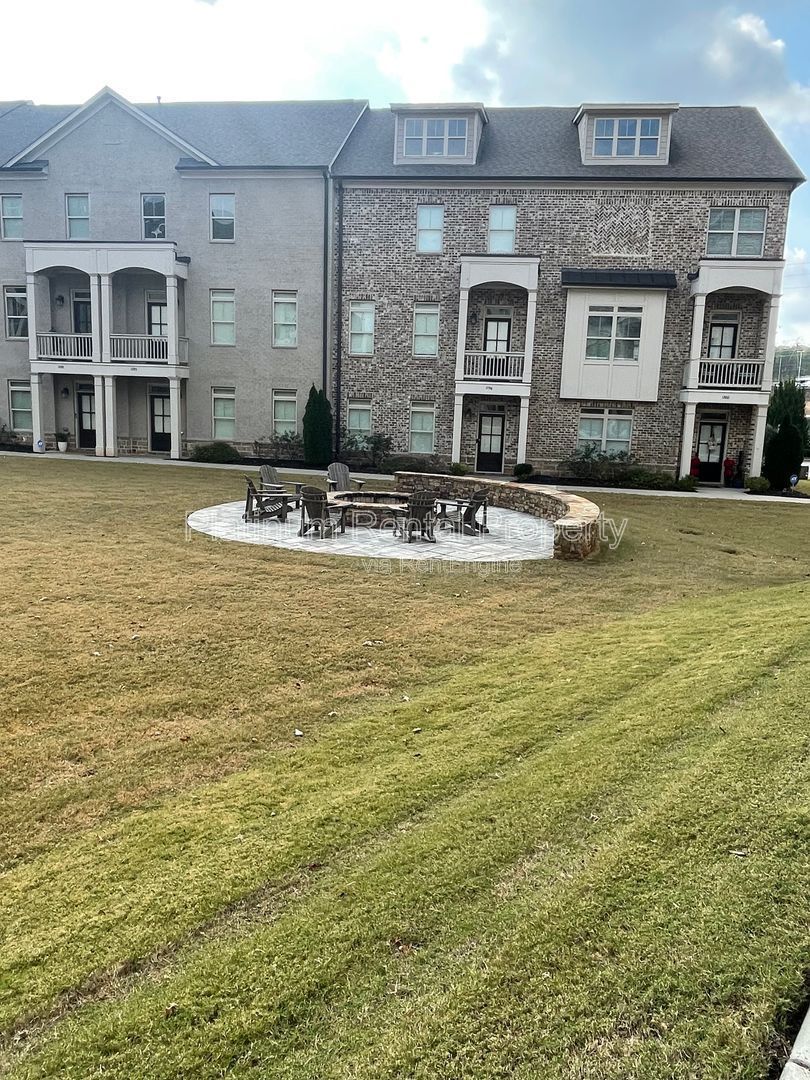 Fabulous, three-bedroom townhome in prime Smyrna/Vinings location by Platinum Property Management Services, Inc. property image