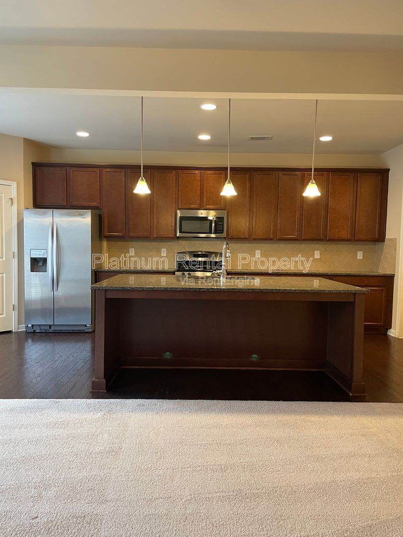 Immaculate, 5-bedroom, executive home in highly sought after Bridgetowne community by Platinum Property Management Services, Inc. property image