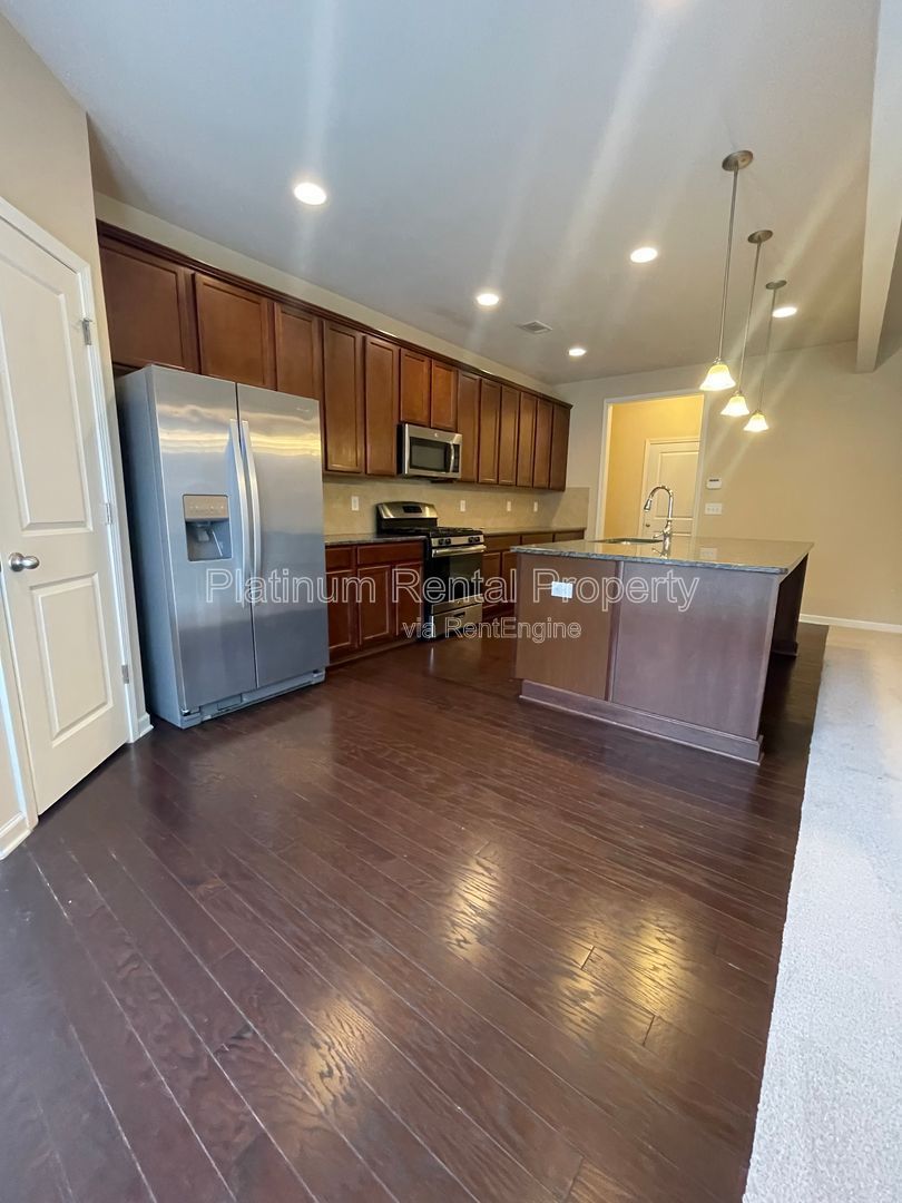 Immaculate, 5-bedroom, executive home in highly sought after Bridgetowne community by Platinum Property Management Services, Inc. property image