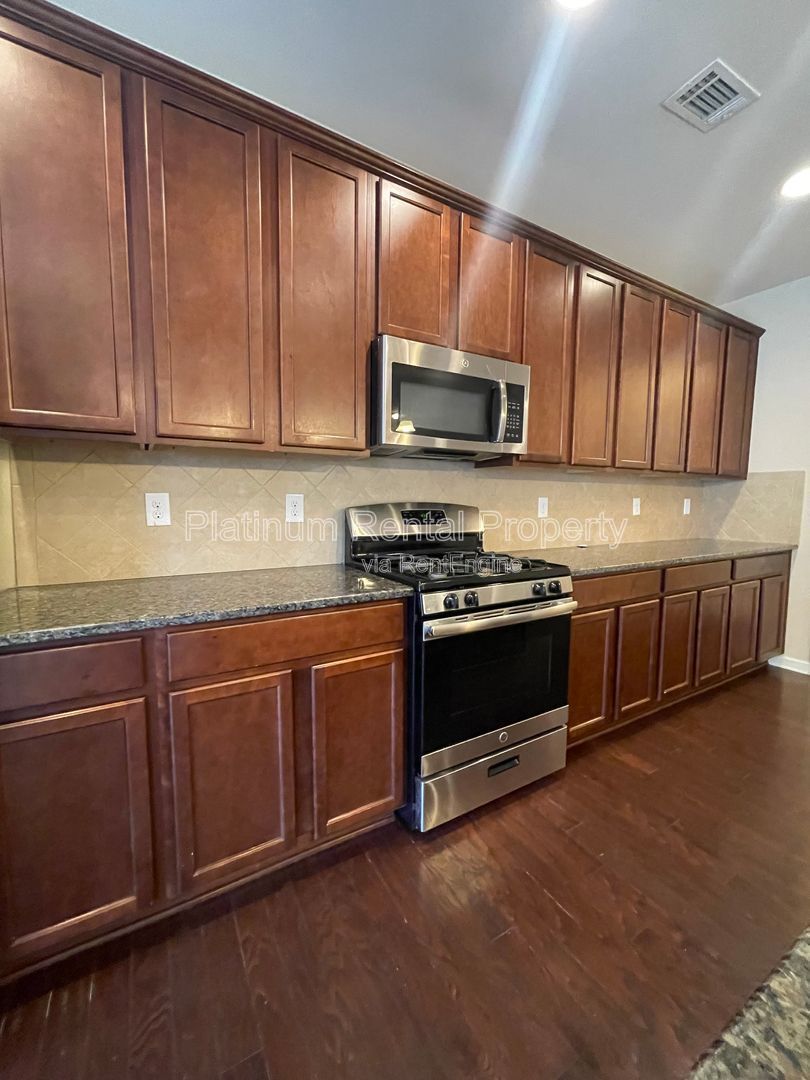 Immaculate, 5-bedroom, executive home in highly sought after Bridgetowne community by Platinum Property Management Services, Inc. property image