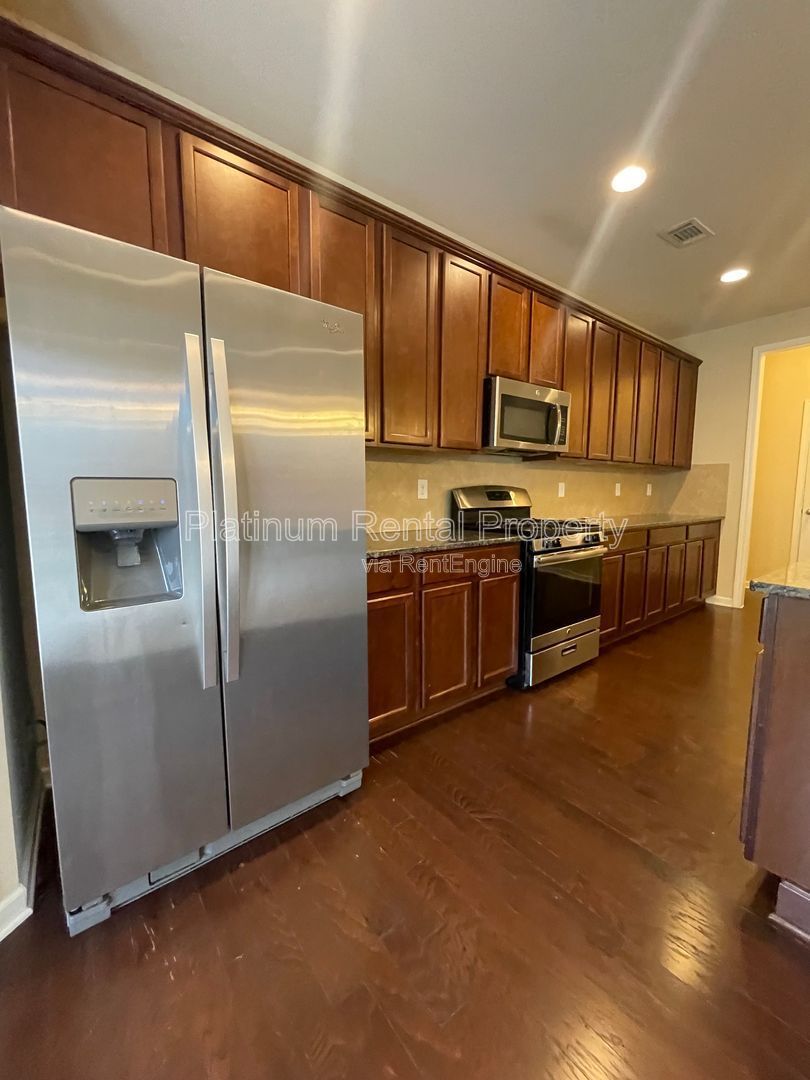 Immaculate, 5-bedroom, executive home in highly sought after Bridgetowne community by Platinum Property Management Services, Inc. property image