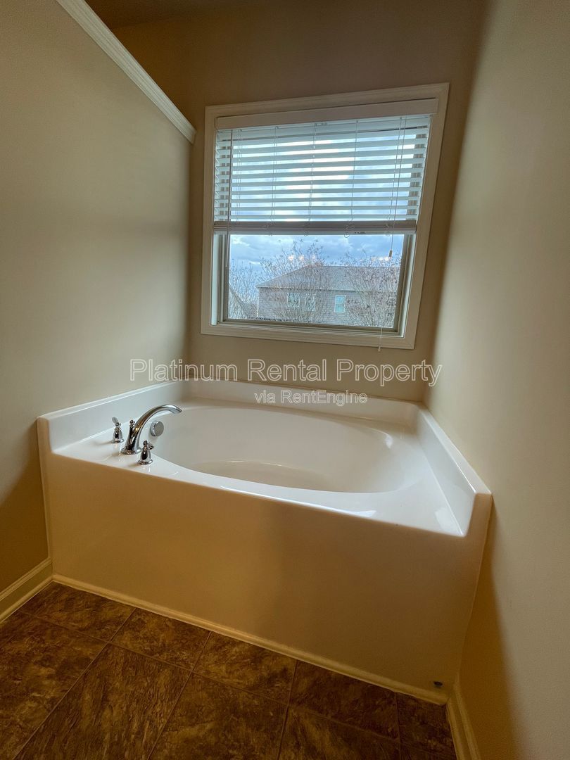 Immaculate, 5-bedroom, executive home in highly sought after Bridgetowne community by Platinum Property Management Services, Inc. property image