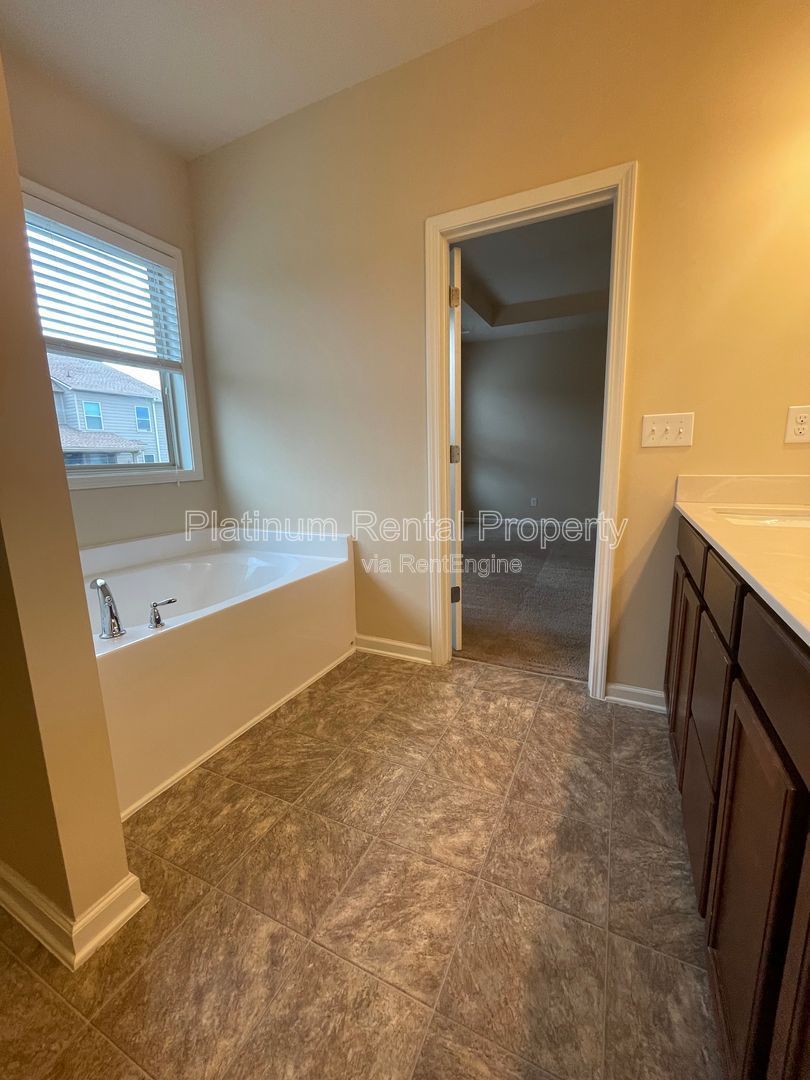 Immaculate, 5-bedroom, executive home in highly sought after Bridgetowne community by Platinum Property Management Services, Inc. property image