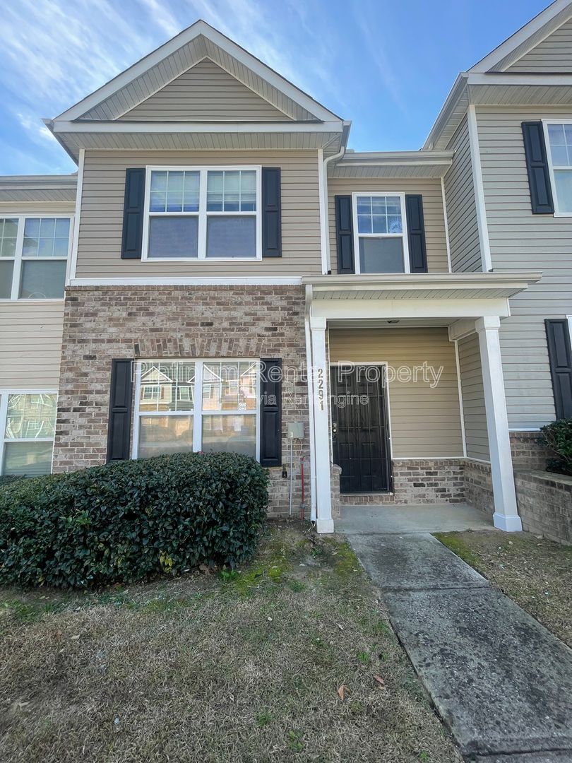 Wonderful, 3 bedroom, 2.5 bath townhome in sought after Atlanta neighborhood by Platinum Property Management Services, Inc. property image