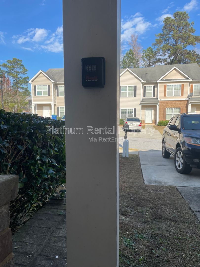 Wonderful, 3 bedroom, 2.5 bath townhome in sought after Atlanta neighborhood by Platinum Property Management Services, Inc. property image