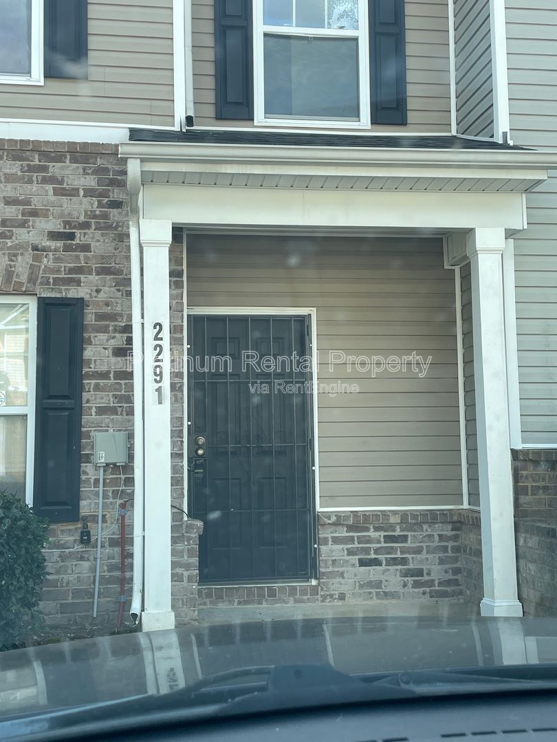 Wonderful, 3 bedroom, 2.5 bath townhome in sought after Atlanta neighborhood by Platinum Property Management Services, Inc. property image