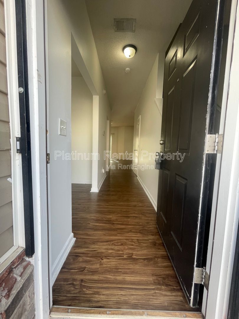 Wonderful, 3 bedroom, 2.5 bath townhome in sought after Atlanta neighborhood by Platinum Property Management Services, Inc. property image