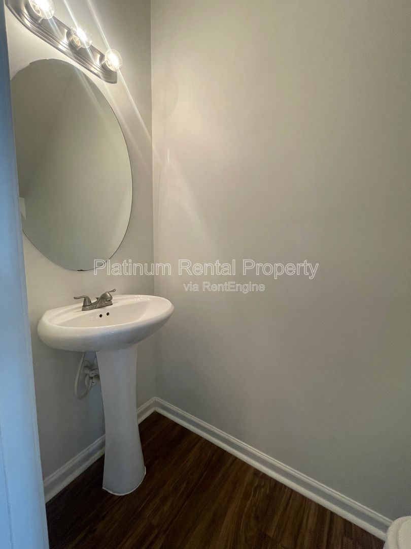 Wonderful, 3 bedroom, 2.5 bath townhome in sought after Atlanta neighborhood by Platinum Property Management Services, Inc. property image