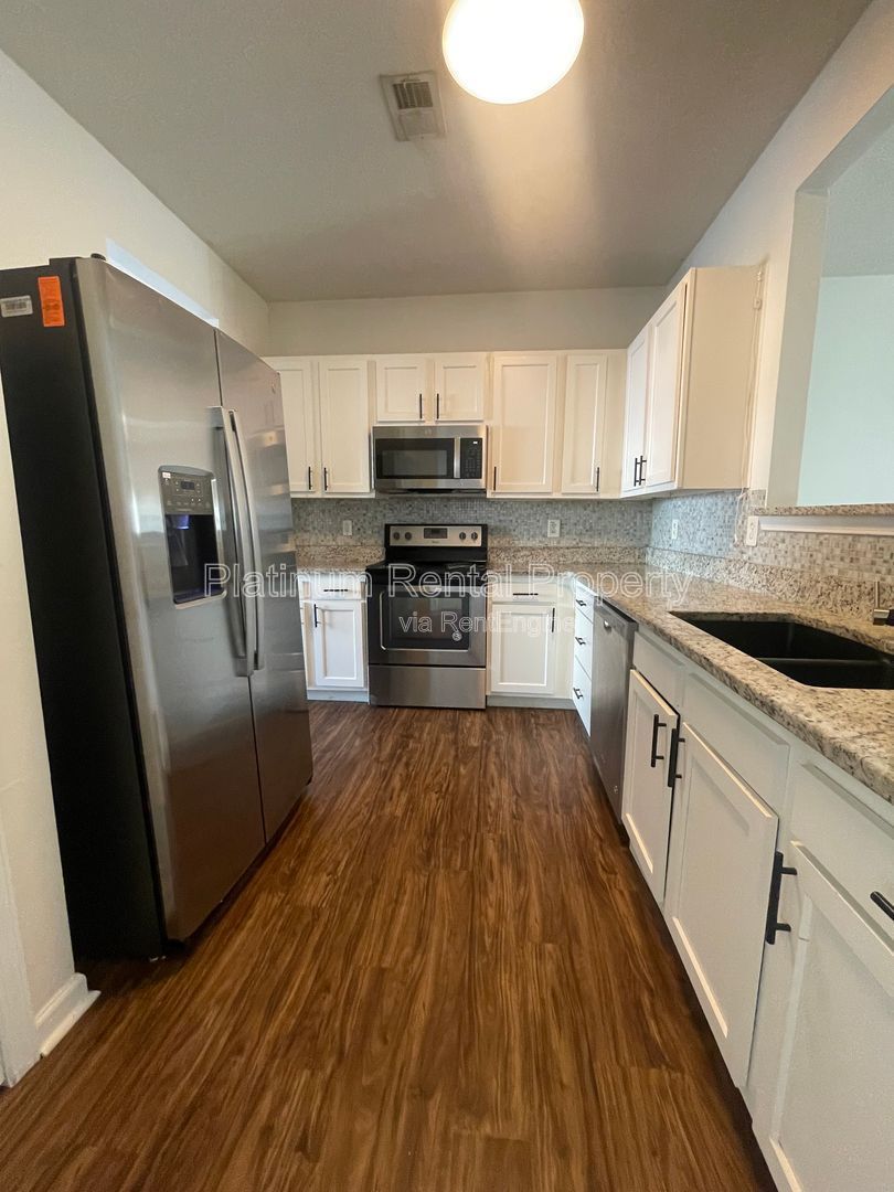 Wonderful, 3 bedroom, 2.5 bath townhome in sought after Atlanta neighborhood by Platinum Property Management Services, Inc. property image