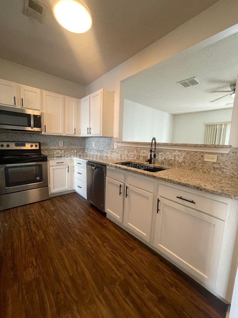 Wonderful, 3 bedroom, 2.5 bath townhome in sought after Atlanta neighborhood by Platinum Property Management Services, Inc. property image