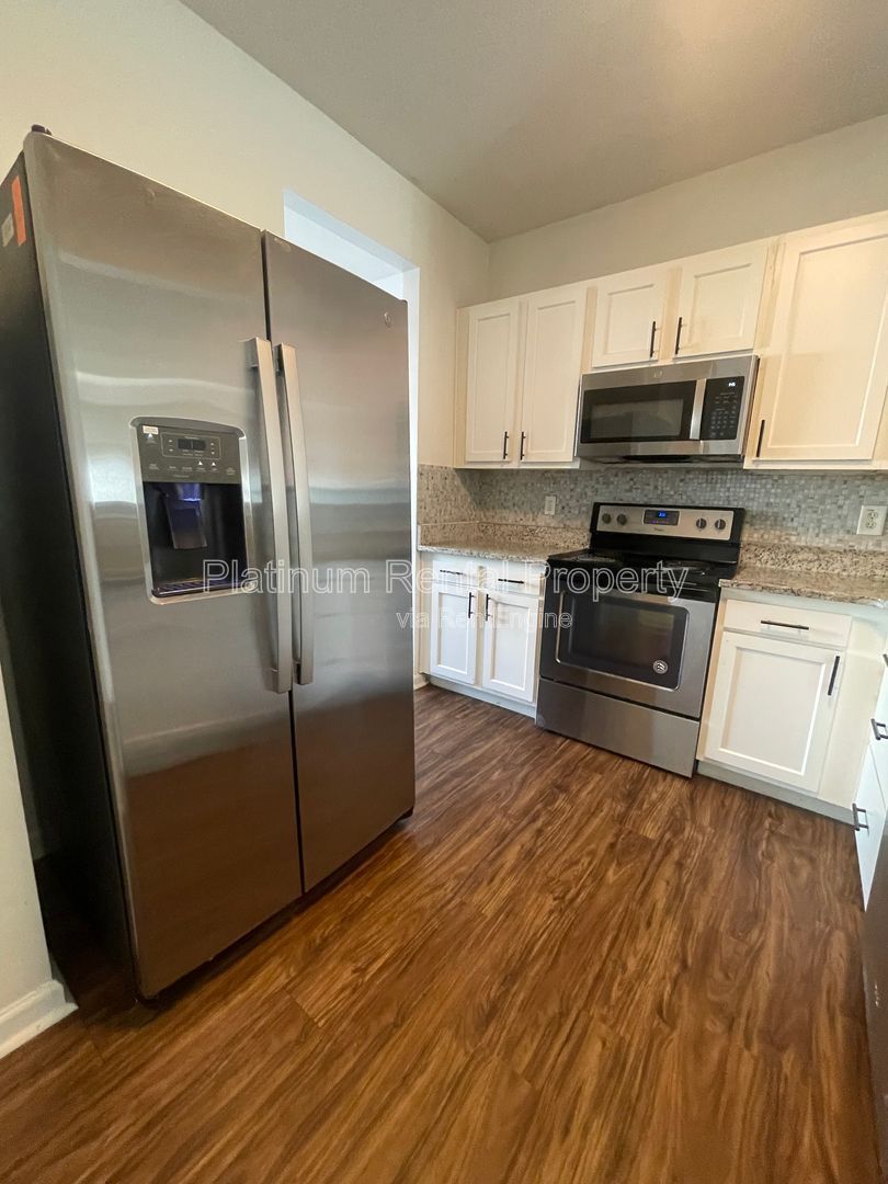 Wonderful, 3 bedroom, 2.5 bath townhome in sought after Atlanta neighborhood by Platinum Property Management Services, Inc. property image