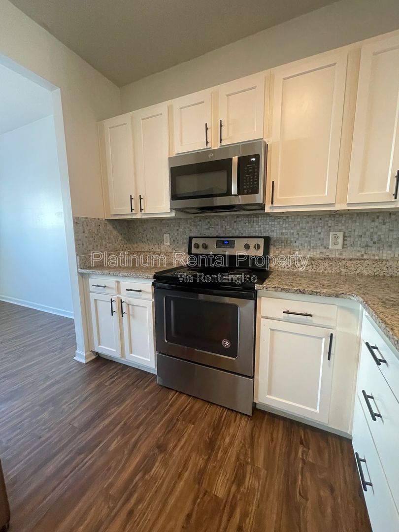 Wonderful, 3 bedroom, 2.5 bath townhome in sought after Atlanta neighborhood by Platinum Property Management Services, Inc. property image