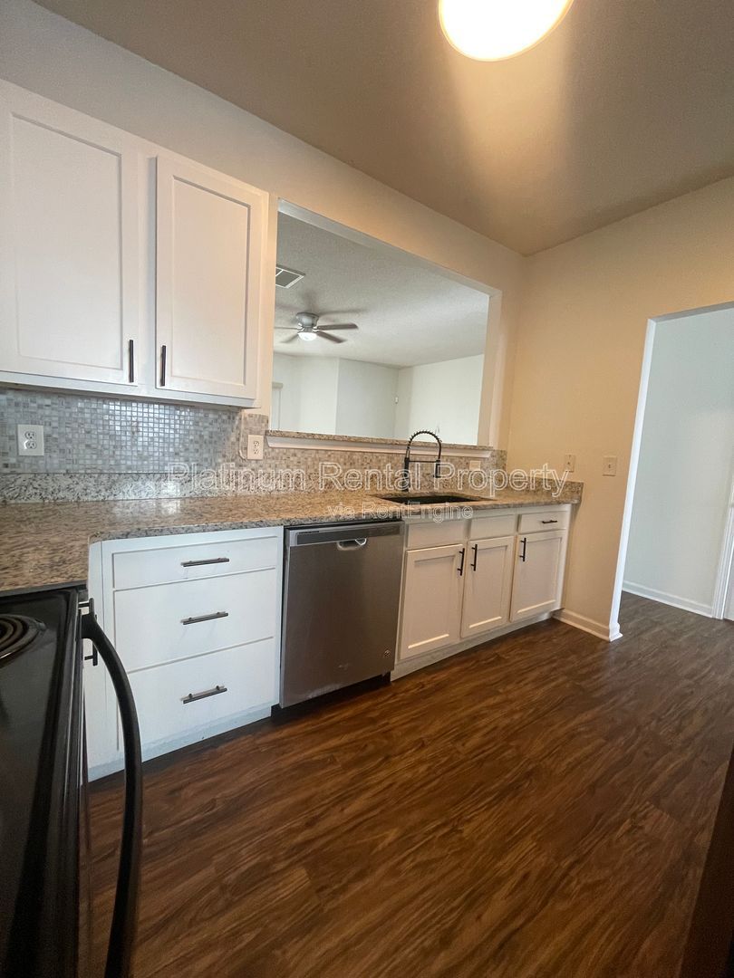 Wonderful, 3 bedroom, 2.5 bath townhome in sought after Atlanta neighborhood by Platinum Property Management Services, Inc. property image