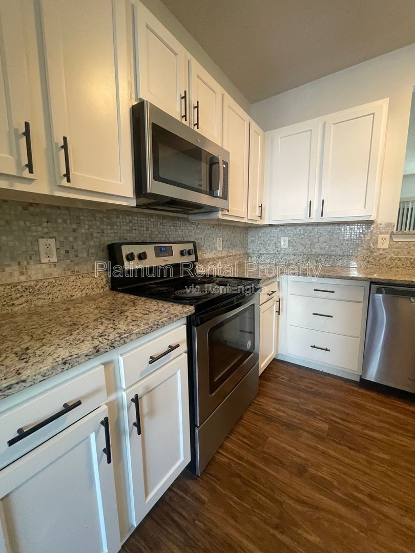 Wonderful, 3 bedroom, 2.5 bath townhome in sought after Atlanta neighborhood by Platinum Property Management Services, Inc. property image