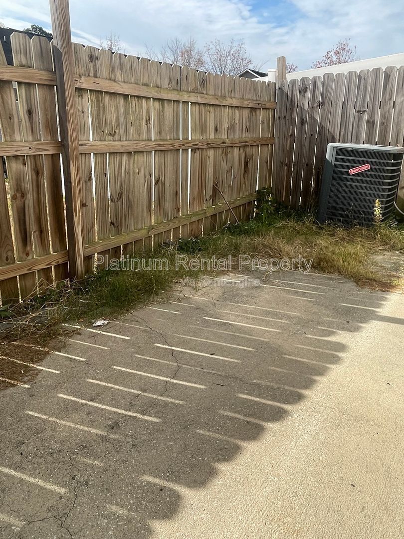 Wonderful, 3 bedroom, 2.5 bath townhome in sought after Atlanta neighborhood by Platinum Property Management Services, Inc. property image