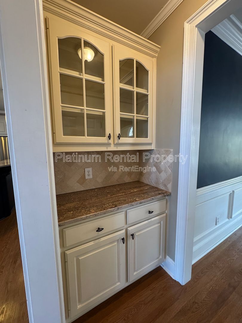 Exquisite 6 Bedroom home in Alpharetta / Roswell for rent by Platinum Property Management Services, Inc. property image