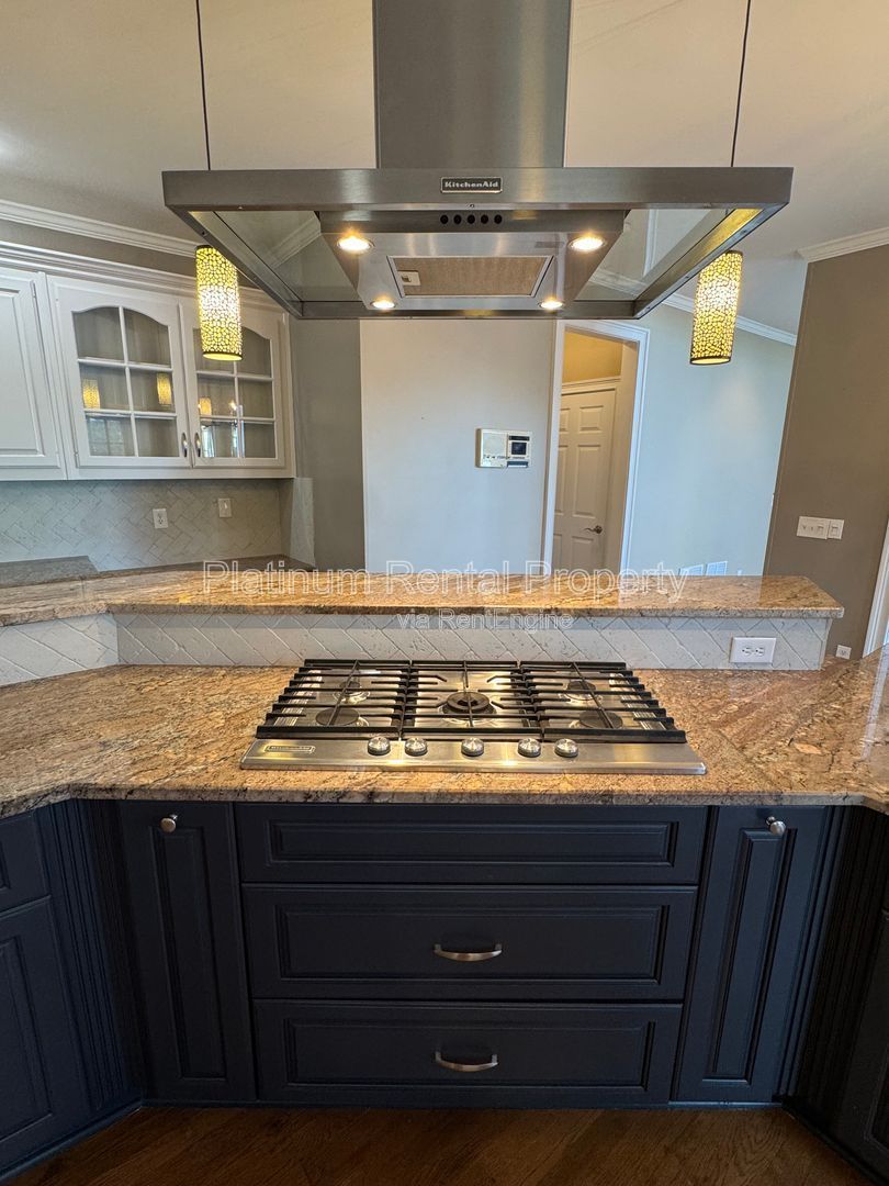 Exquisite 6 Bedroom home in Alpharetta / Roswell for rent by Platinum Property Management Services, Inc. property image