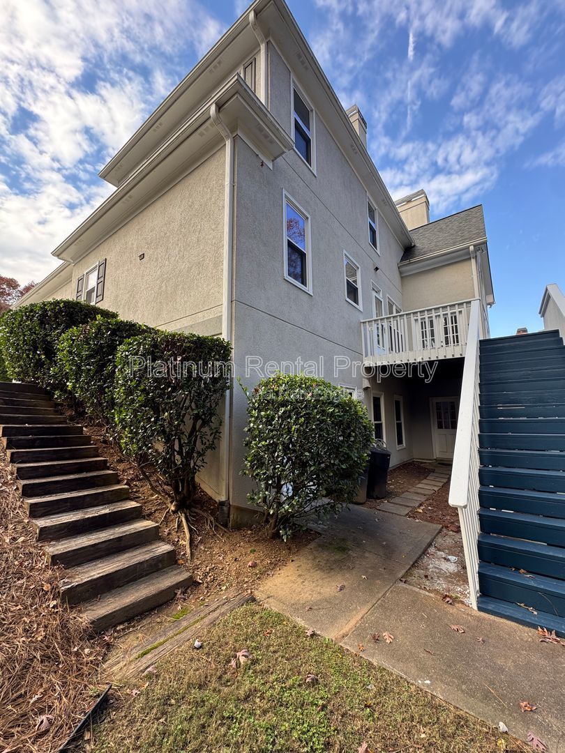 Exquisite 6 Bedroom home in Alpharetta / Roswell for rent by Platinum Property Management Services, Inc. property image