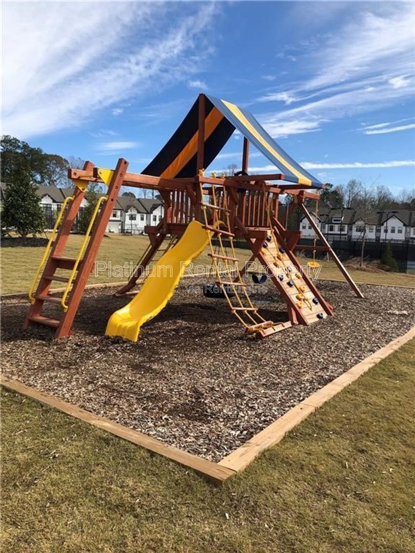 Gorgeous, 3-bedroom townhome is highly sought after Auburn community, by Platinum Property Management Services, Inc. property image