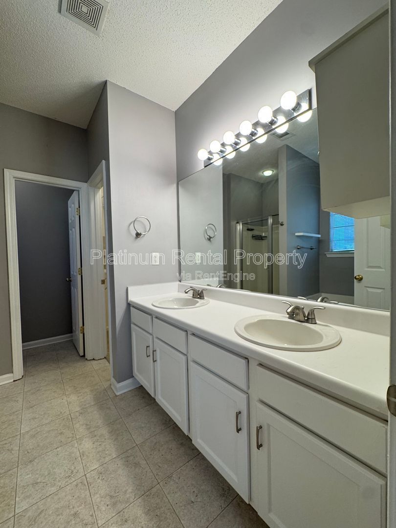 4 Bedroom home on fenced corner lot in Dacula for rent by Platinum Property Management Services, Inc. property image