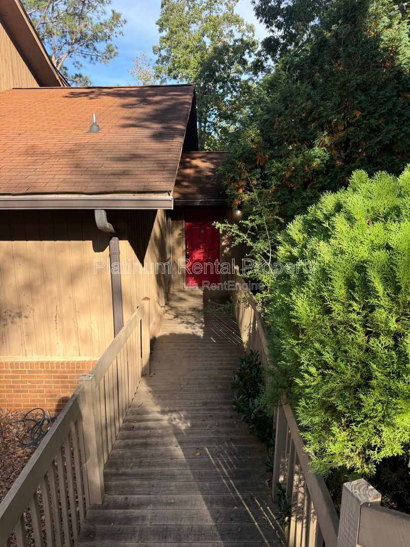 Amazing 1 Bedroom END Unit Townhome on Lake Lanier in Buford by Platinum Property Management Services, Inc. property image