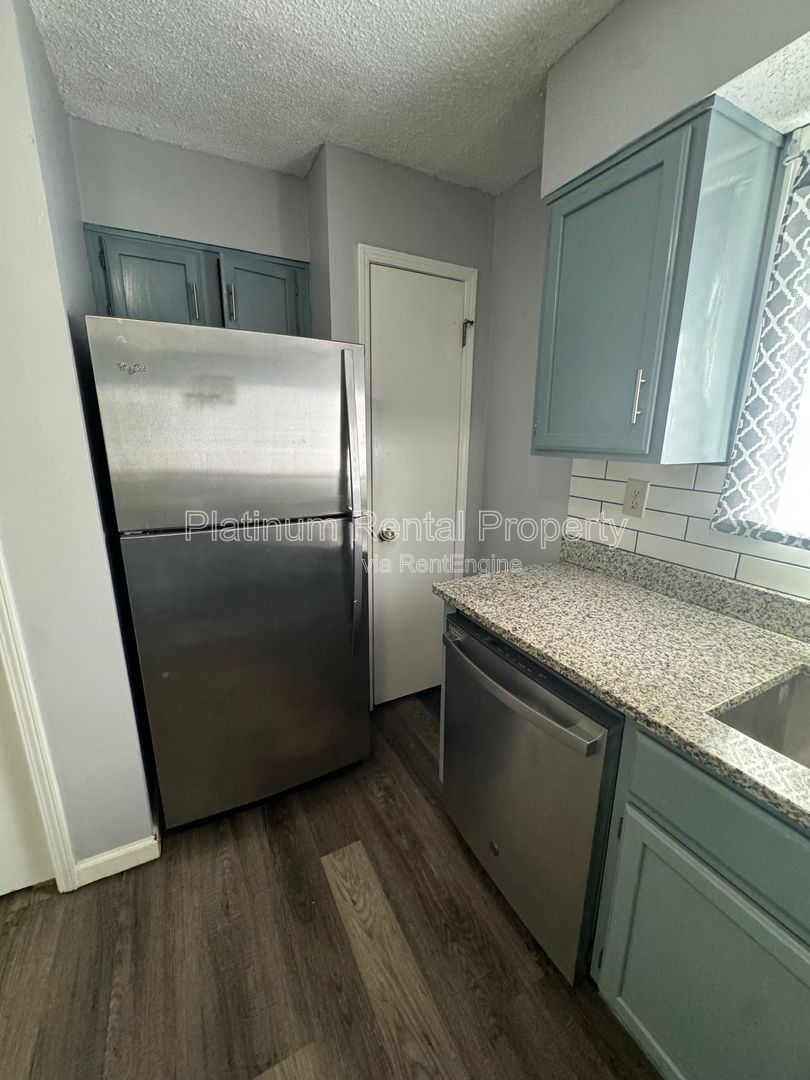 Amazing 1 Bedroom END Unit Townhome on Lake Lanier in Buford by Platinum Property Management Services, Inc. property image