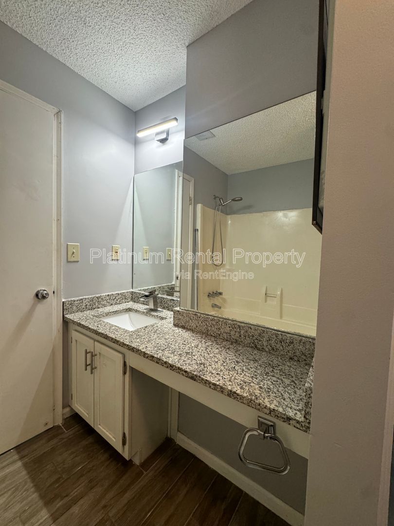 Amazing 1 Bedroom END Unit Townhome on Lake Lanier in Buford by Platinum Property Management Services, Inc. property image