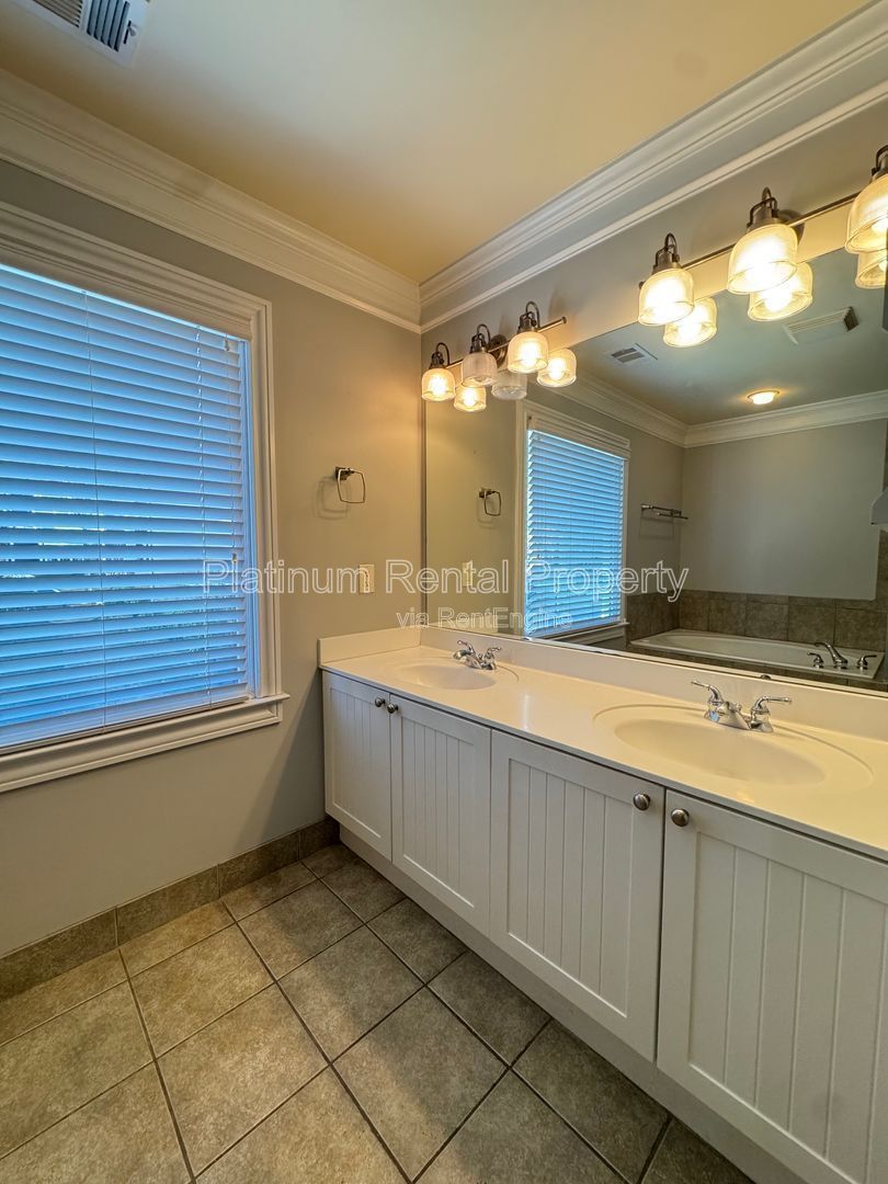 Amazing 3 bedroom home in Upper Westside Atlanta by Platinum Property Management Services, Inc. property image