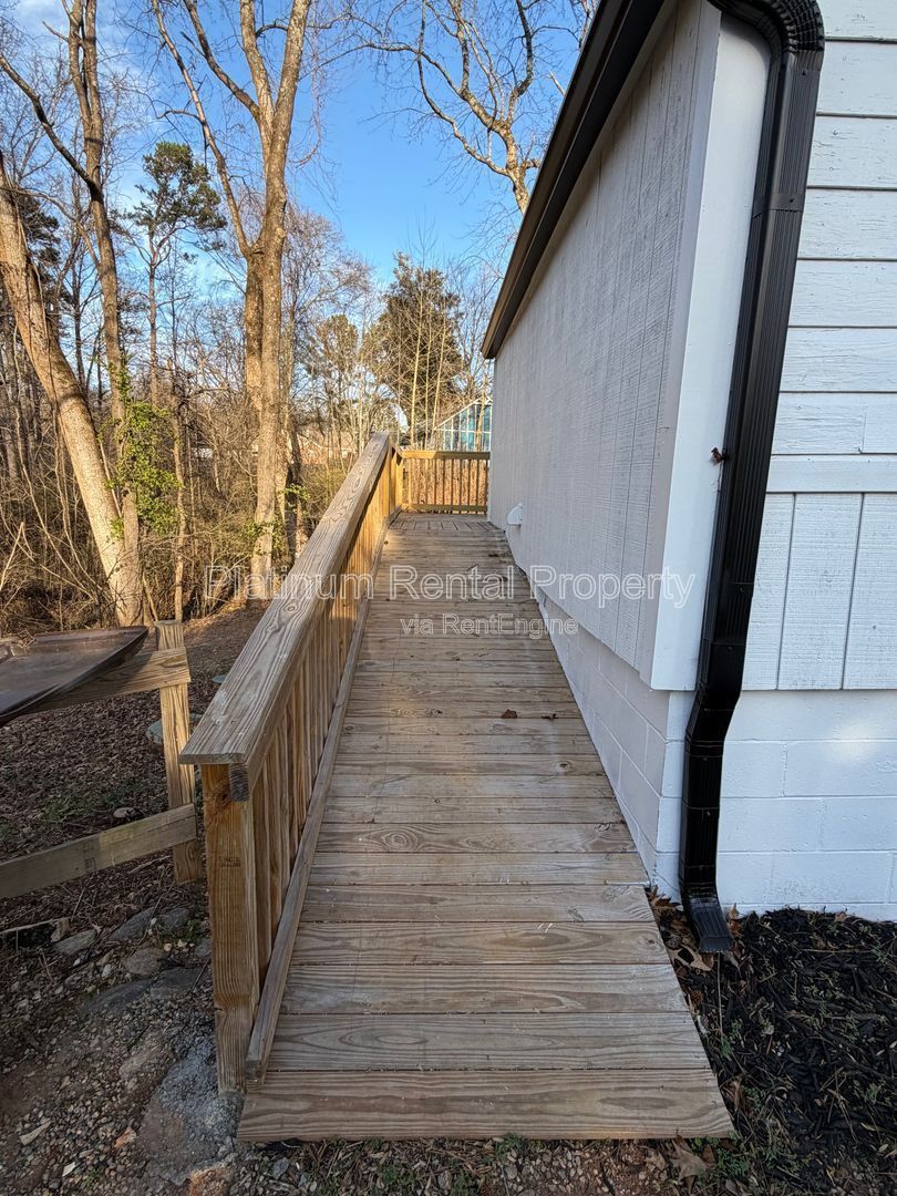 Adorable UPDATED 2 bedroom home near Downtown Cumming by Platinum Property Management Services, Inc. property image