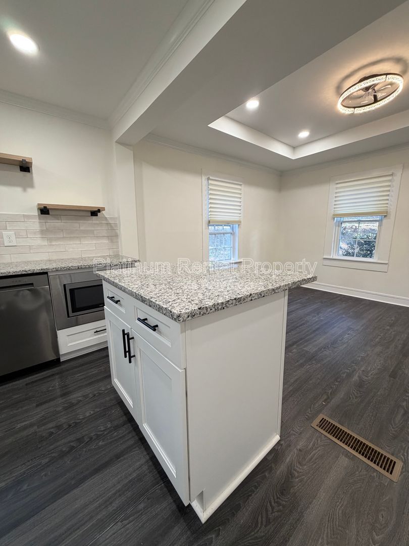 Adorable UPDATED 2 bedroom home near Downtown Cumming by Platinum Property Management Services, Inc. property image