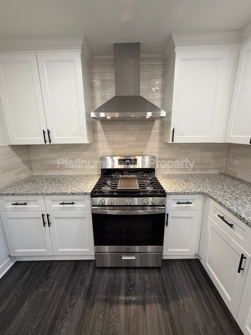 Adorable UPDATED 2 bedroom home near Downtown Cumming by Platinum Property Management Services, Inc. property image