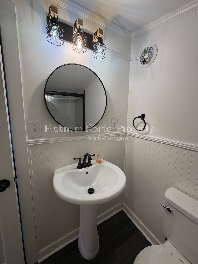 Adorable UPDATED 2 bedroom home near Downtown Cumming by Platinum Property Management Services, Inc. property image