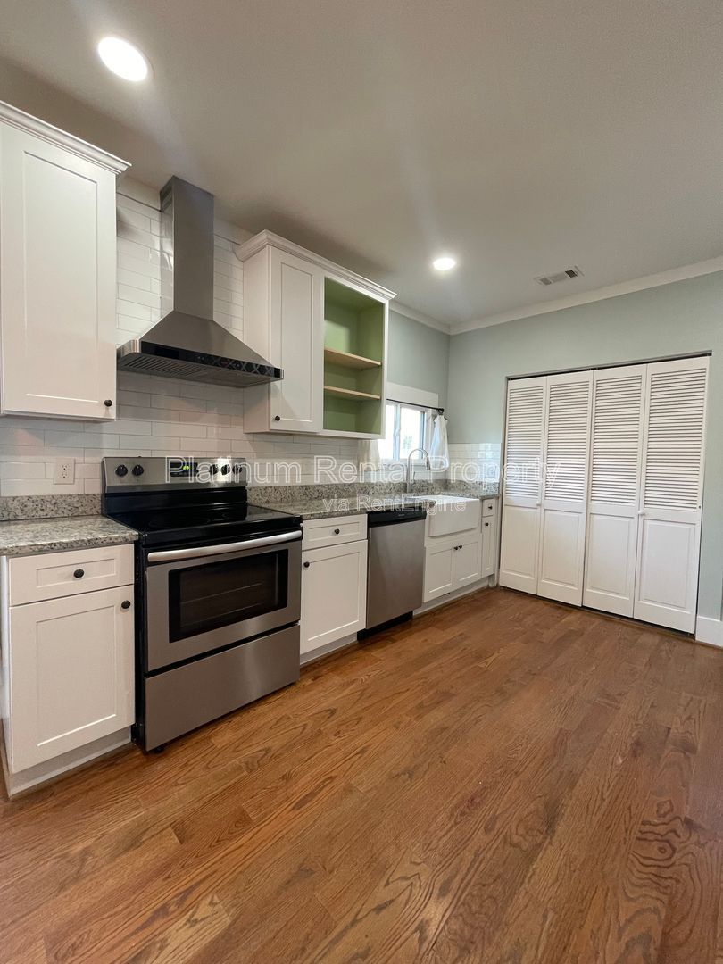 Charming, remodeled 1920's bungalow in the heart of south Atlanta, by Platinum Property Management Services, Inc. property image