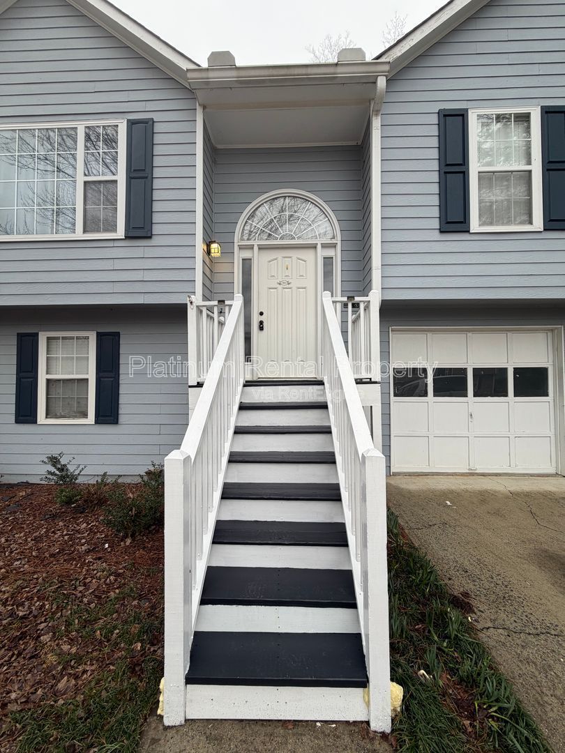 4 Bedroom Acworth Home for Rent by Platinum Property Management Services, Inc. property image