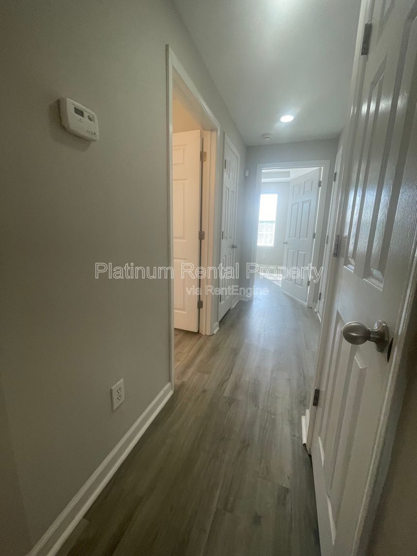 Amazing one bedroom condo in south Fulton, available NOW, but Platinum Property Management Services, Inc. property image