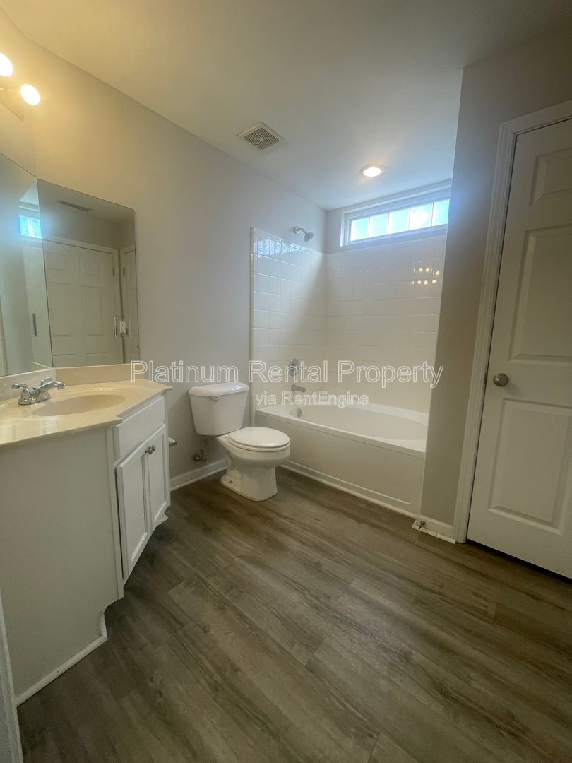 Amazing one bedroom condo in south Fulton, available NOW, but Platinum Property Management Services, Inc. property image