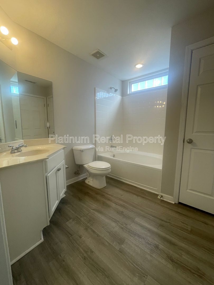 Amazing one bedroom condo in south Fulton, available NOW, but Platinum Property Management Services, Inc. property image