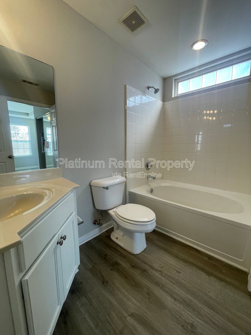 Amazing one bedroom condo in south Fulton, available NOW, but Platinum Property Management Services, Inc. property image