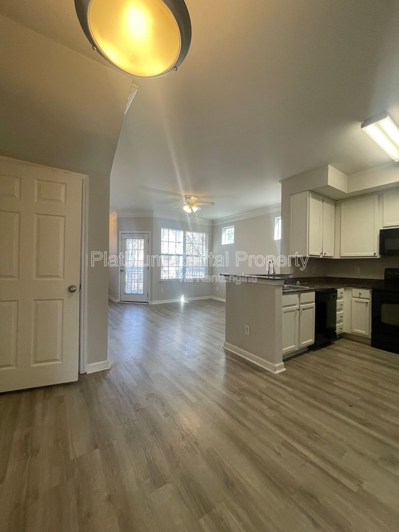 Amazing one bedroom condo in south Fulton, available NOW, but Platinum Property Management Services, Inc. property image