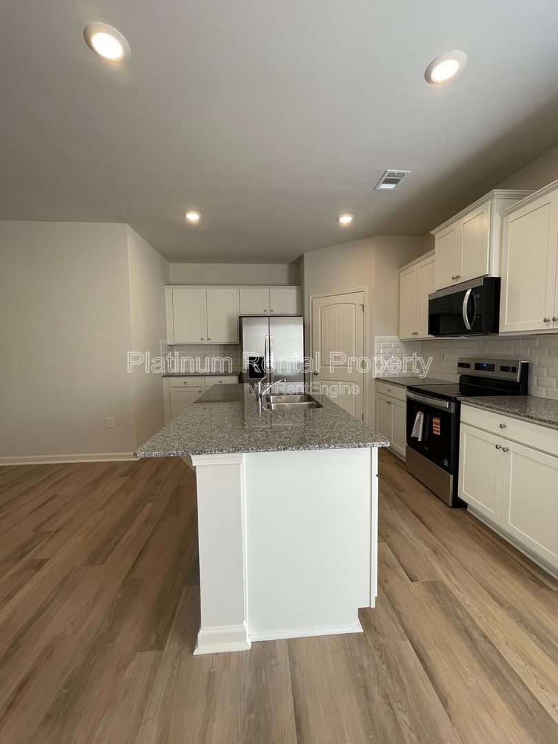 BRAND NEW 3 bedroom, 2.5 bathroom home just minutes away from downtown Dahlonega by Platinum Property Management Services, Inc. property image