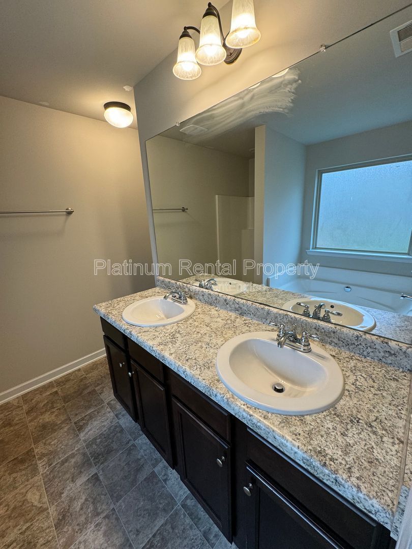 Stunning and immaculate 3 bedroom home in desirable Lithonia community by Platinum Property Management Services, Inc. property image