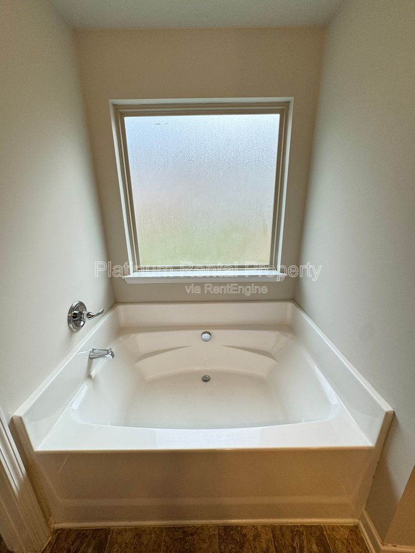 Stunning and immaculate 3 bedroom home in desirable Lithonia community by Platinum Property Management Services, Inc. property image