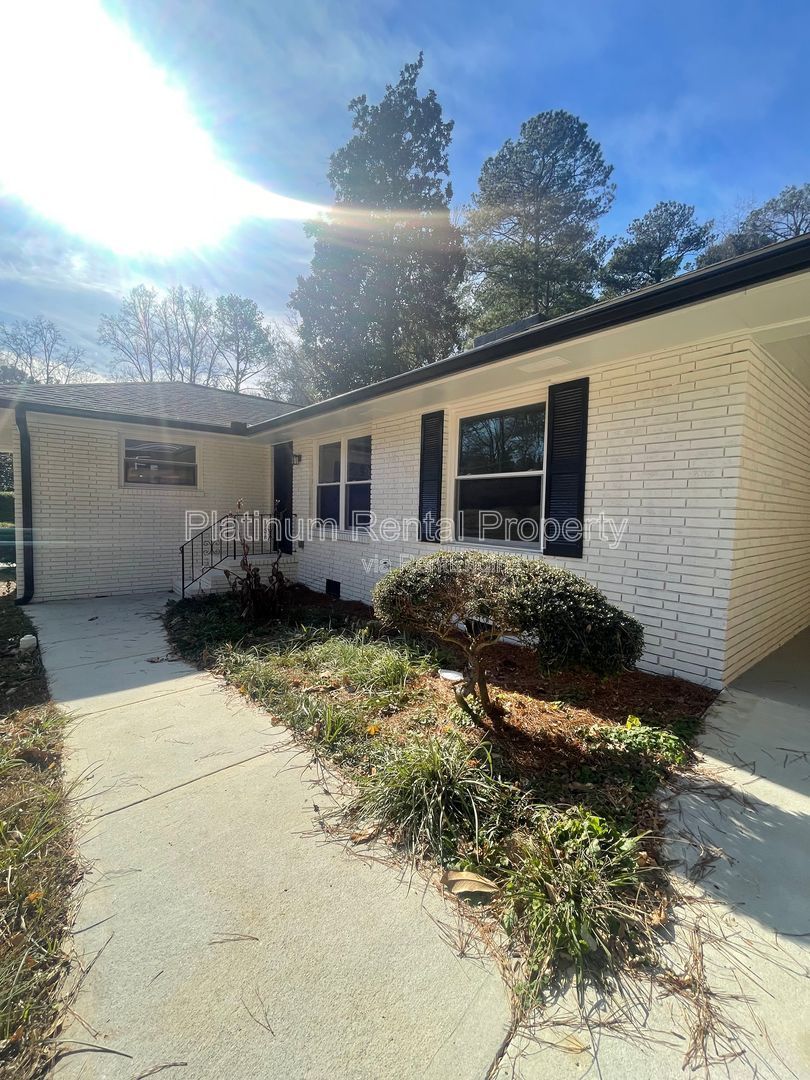 Simply exquisite, 1960's brick ranch on a basement in fantastic Cascade location, by Platinum Property Management Services, Inc. property image
